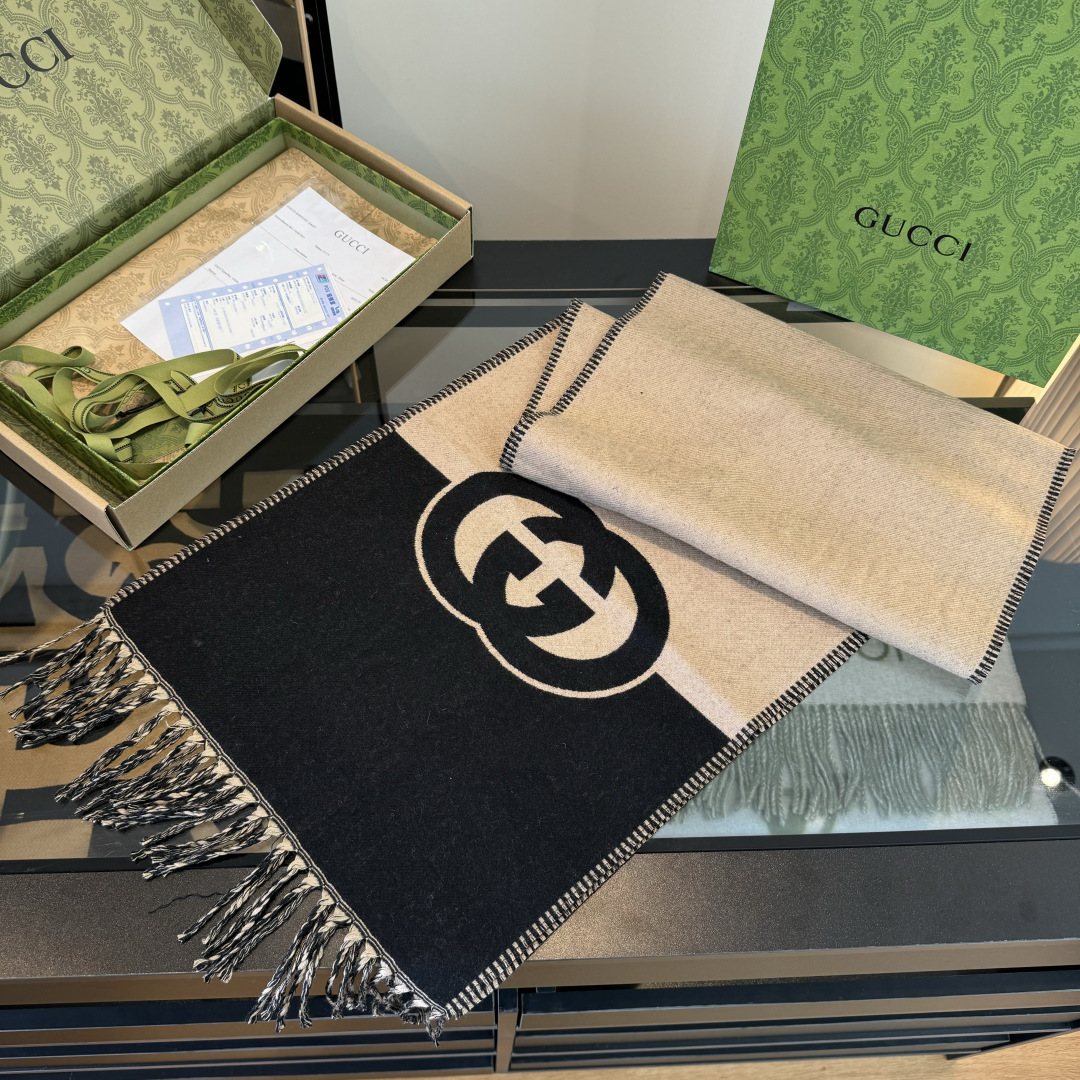 Gucci Black & Beige Fringed Scarf
