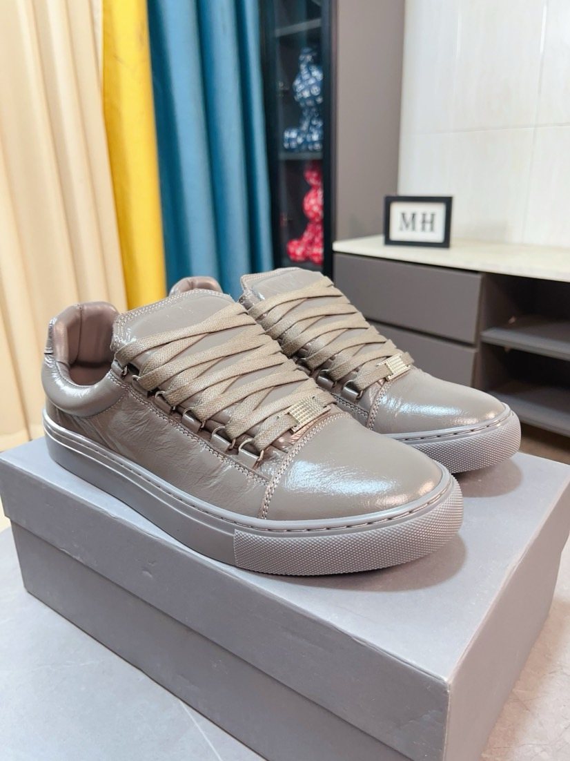 Balenciaga Textured Lace-Up Low-Top Sneakers