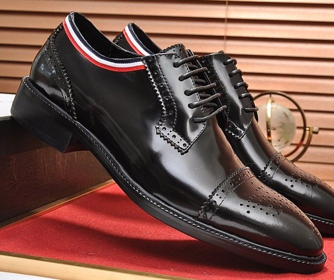 Gucci Men's Black Burgundy Trim Lace-Up Dress Shoes