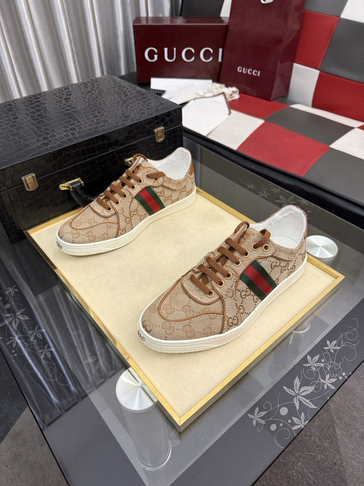GUCCI Stripe Low-Top Sneakers