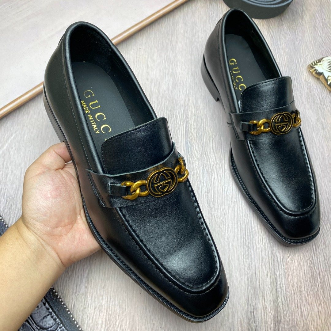 GUCCI Black Gold-Tone Hardware Loafers
