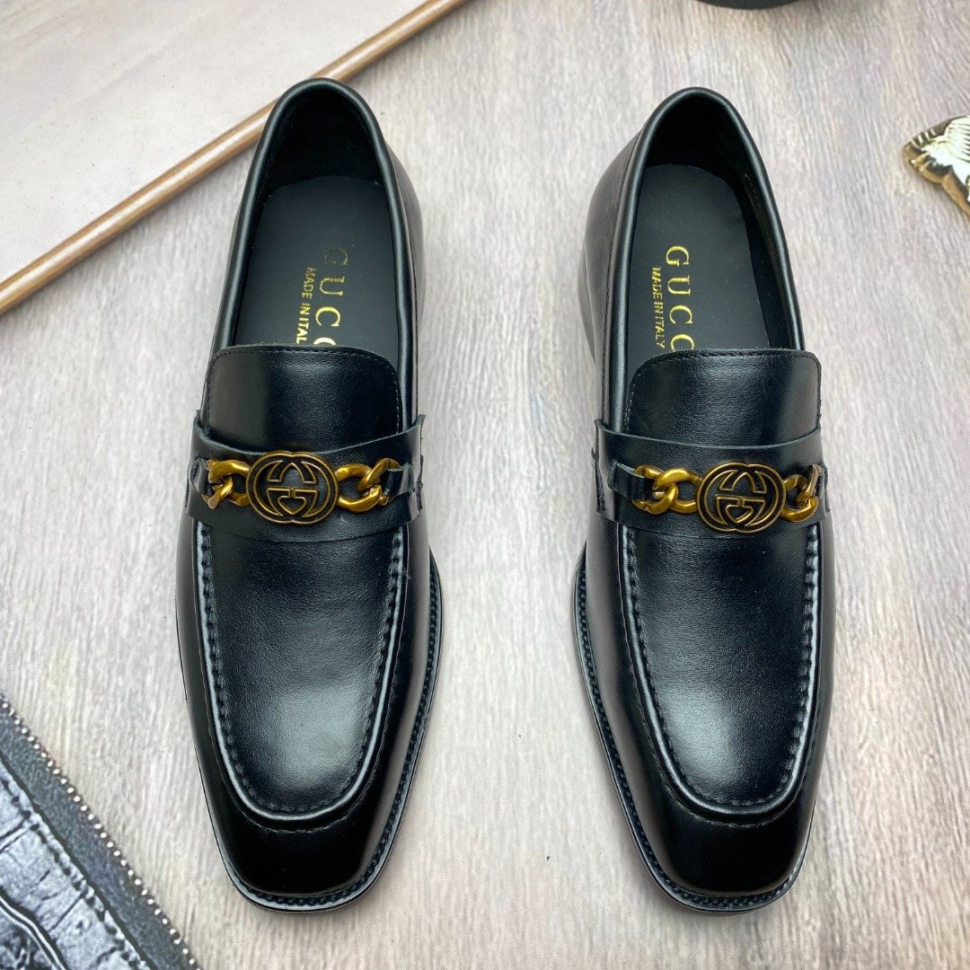 GUCCI Black Gold-Tone Hardware Loafers